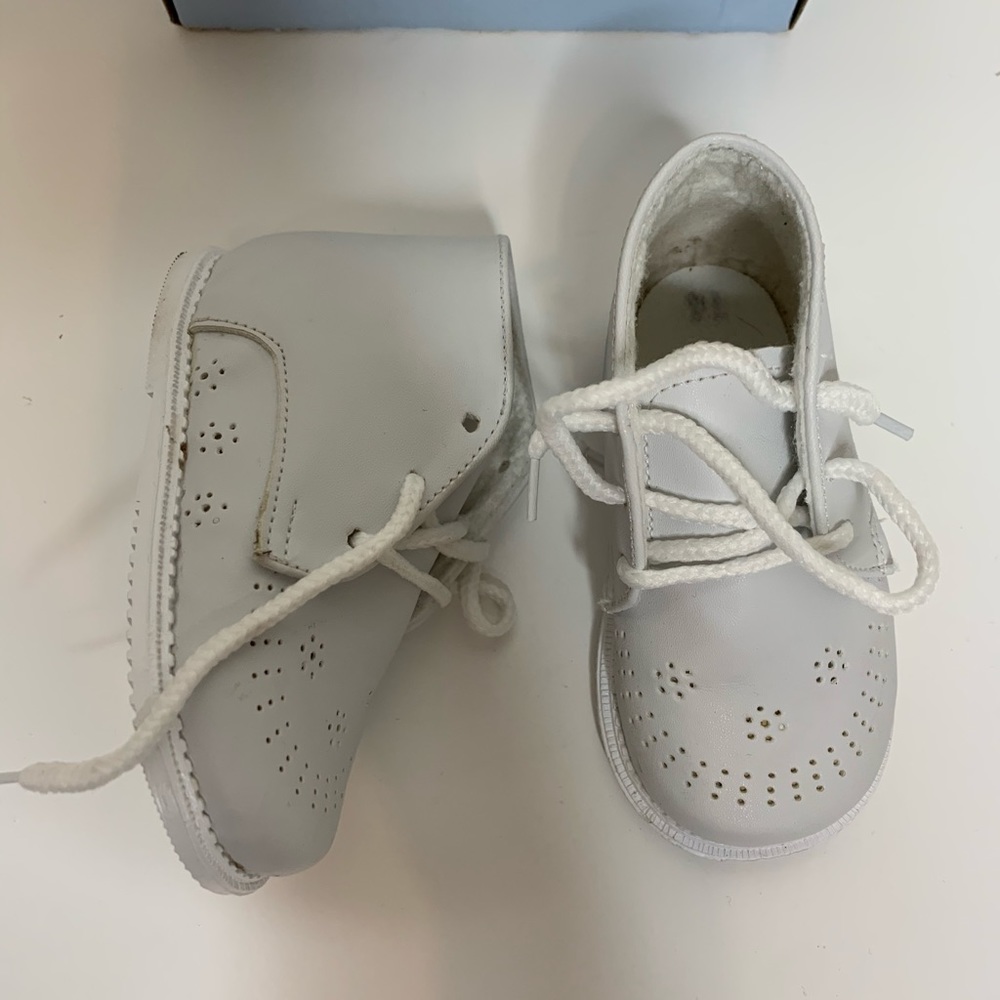 White baby shoes - Picture 3 of 4